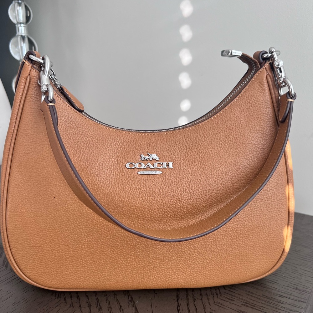 Coach Teri Hobo